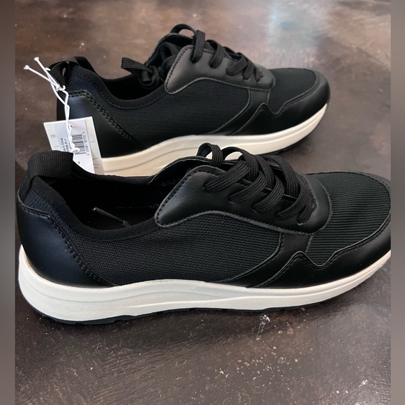 Banana Republic Black Knit Sneakers - Picture 4 of 5